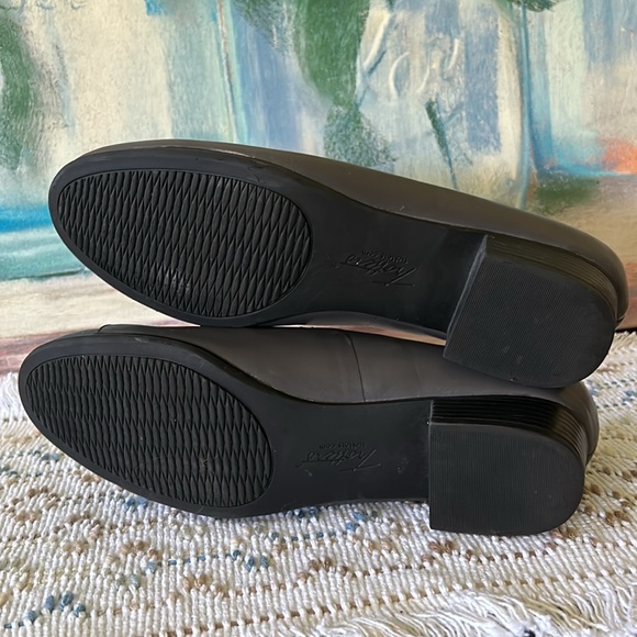 Trotters Women's Leather Moment Flat Dark Gray Women's Size 8 - Picture 7 of 9